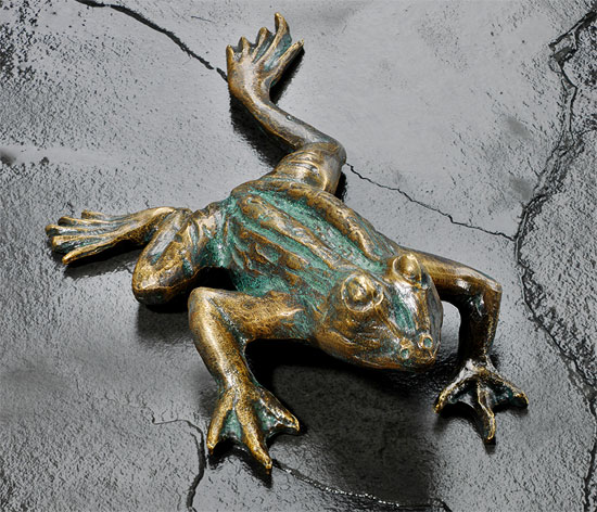 Gartenskulptur "Kletterfrosch", Bronze